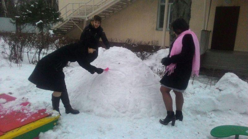 поделки на участке группа  "Нұршашу"  совместная работа с родителями 